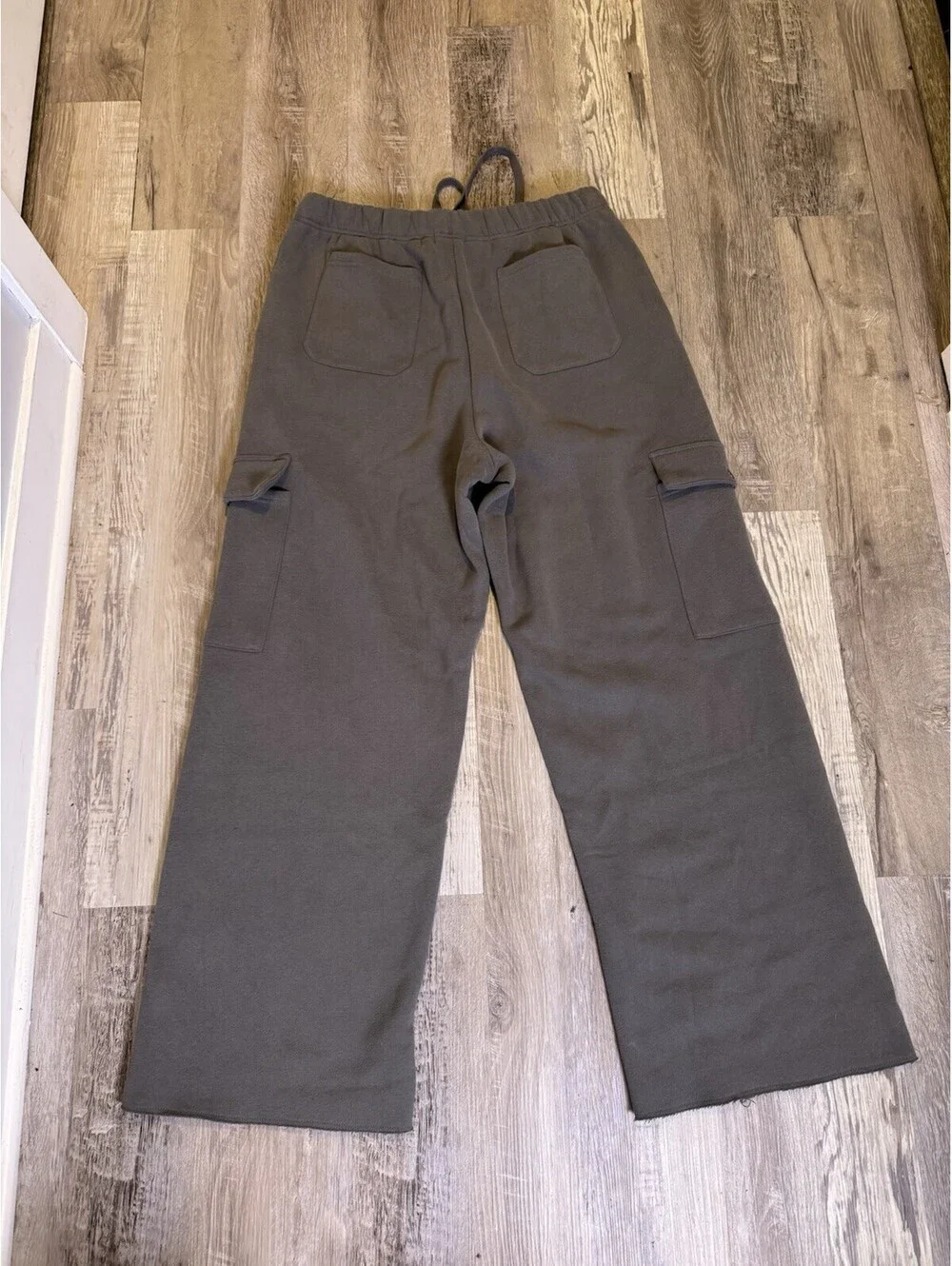 Fashion Nova Mens XL Charcoal Gray GOAT Wide Leg Cargo Sweatpants Fleece Raw Hem